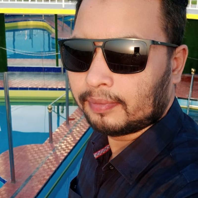 Faris, 26, Naveda