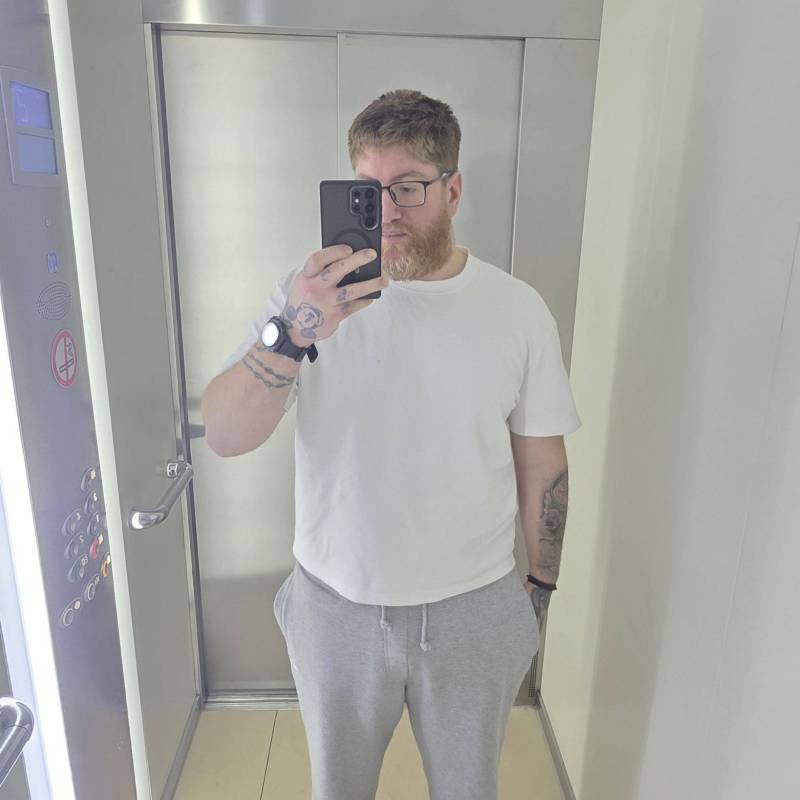 Lazaros, 35, P bram