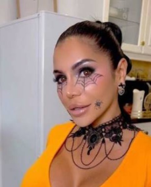 Annie’s, 28, Now live in Qatar Doha