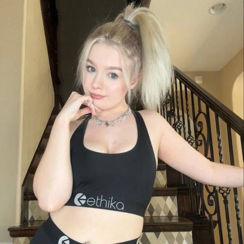 Victoria carmicheal, 27, Malaysia