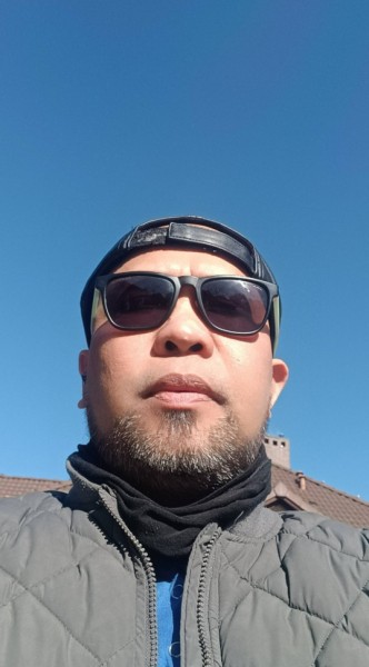 Ronald, 40, Switzerland
