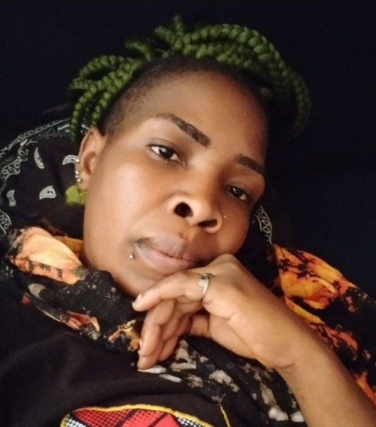 caroline, 35, Dom ale