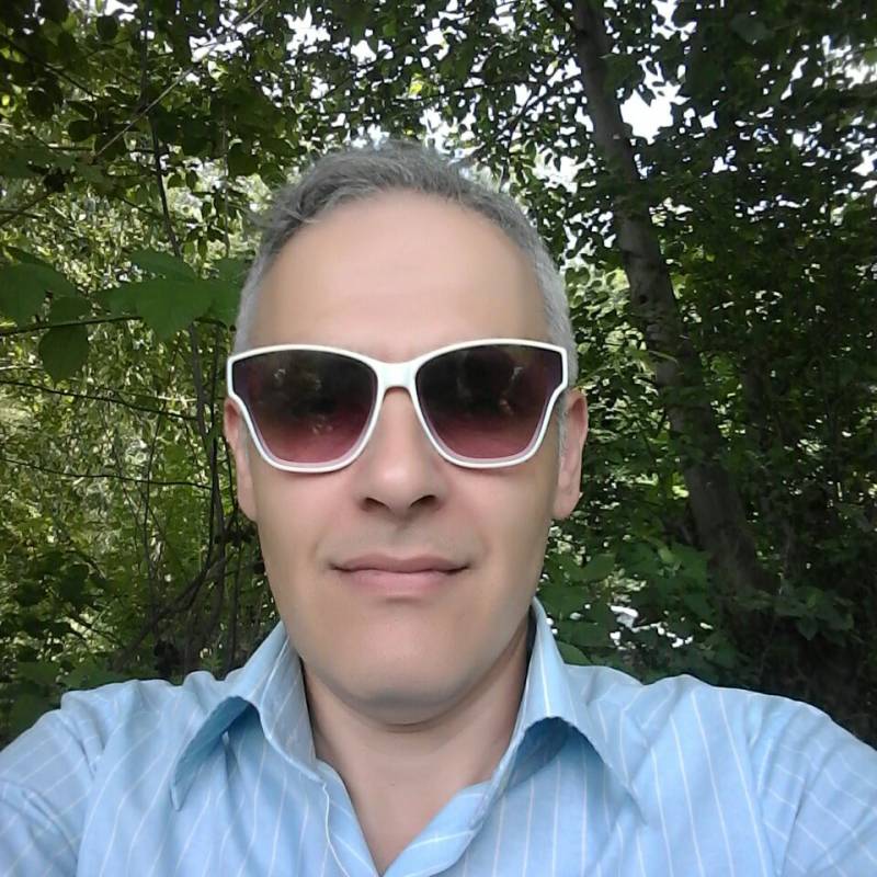 Ali, 50, Colombia