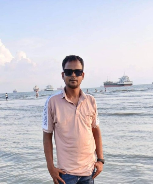 Md Bayzid Mondol, 37, Vico del gargano