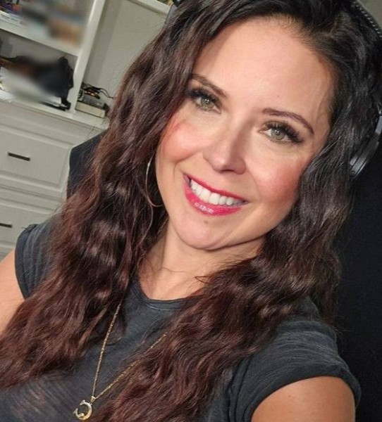 Crystal, 40, garland