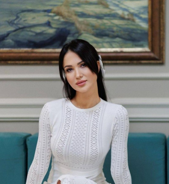 EmmaMills31207 dating
